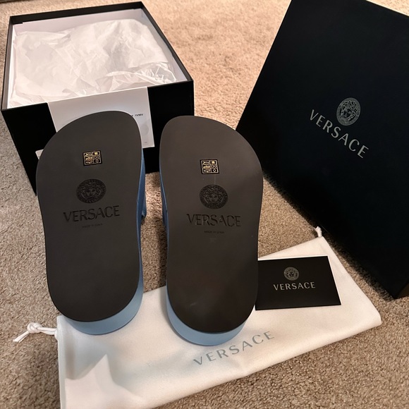 Versace Medusa Platform slides size 37/7 - Picture 6 of 9